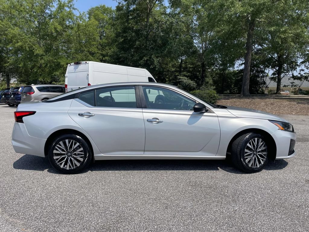 Used 2024 Nissan Altima 2.5 SV AWD/4WD image 2