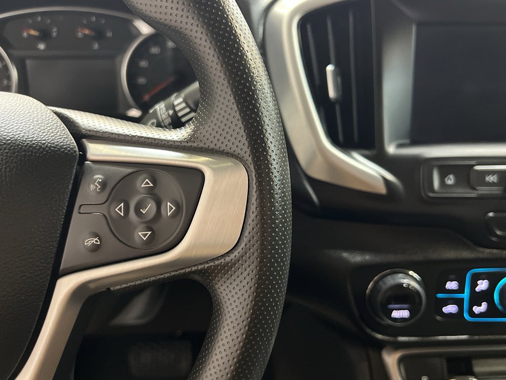 Used 2024 GMC Terrain SLE w/ Driver Convenience Package image 30