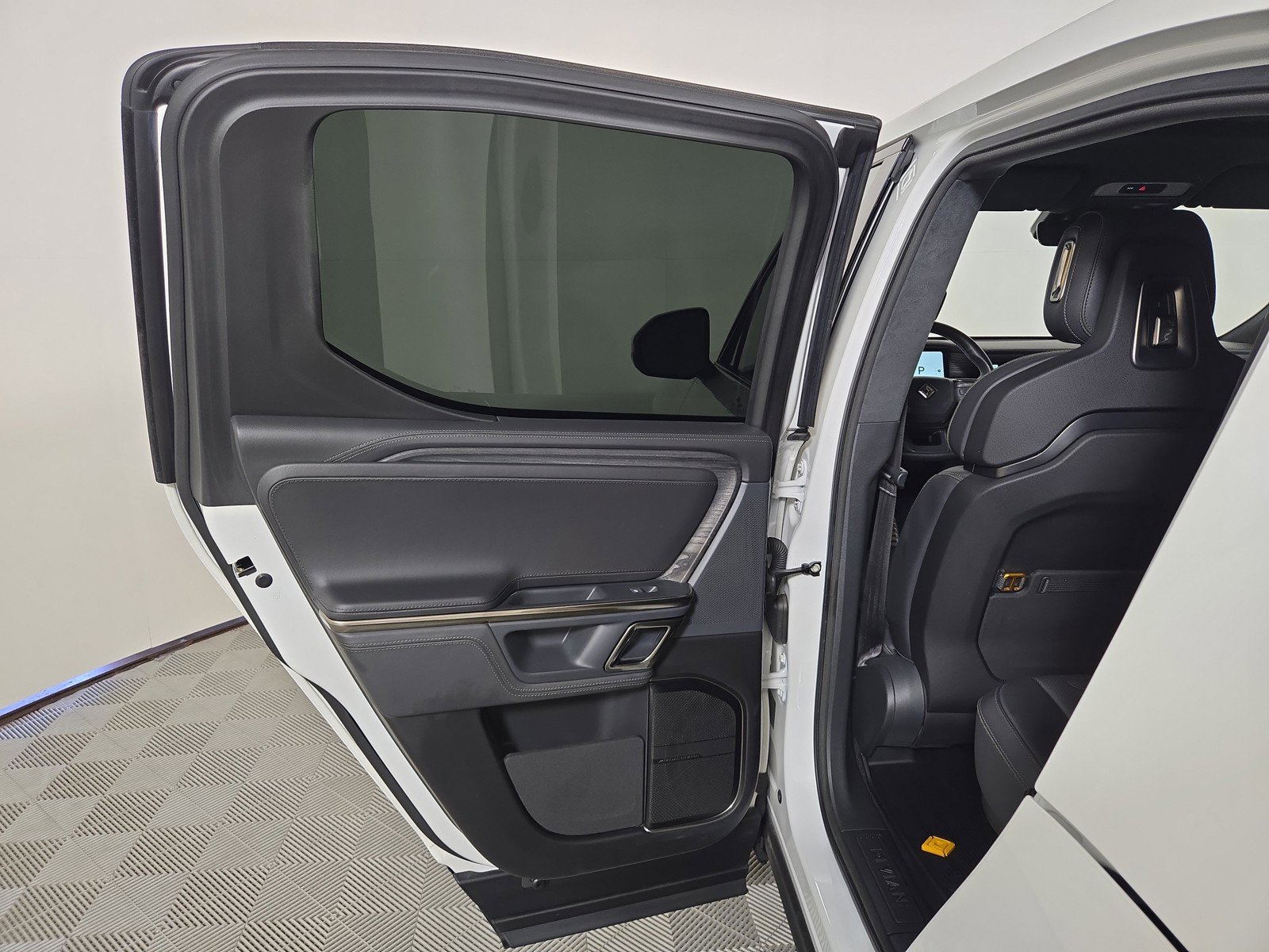 Used 2022 Rivian R1T Adventure image 17