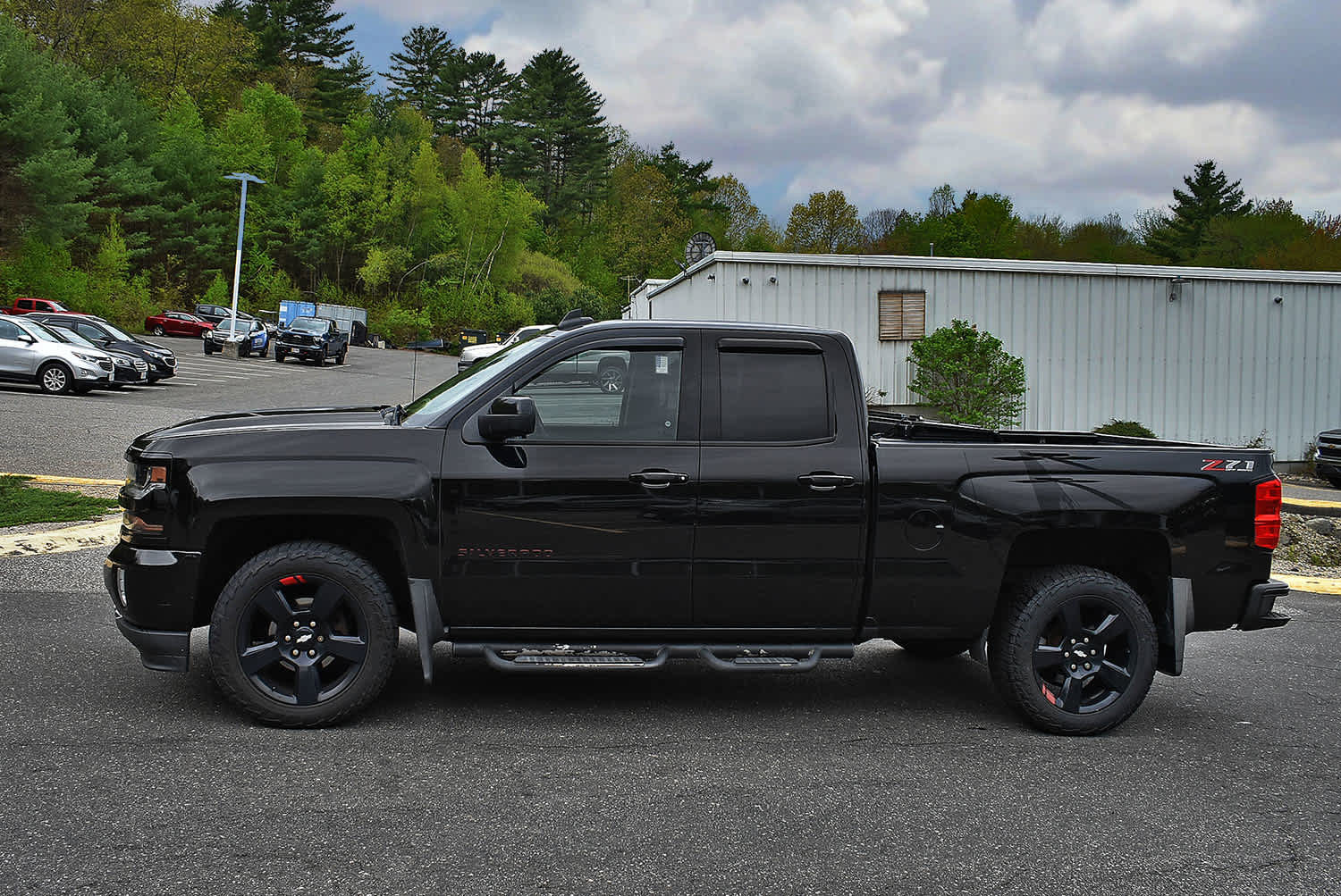 Used 2018 Chevrolet Silverado 1500 LT w/ Redline Edition AWD/4WD image 4