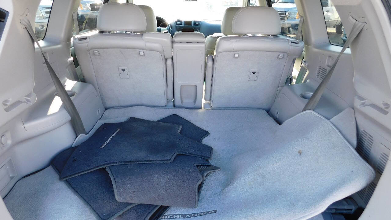 Used 2012 Toyota Highlander SE w/ Tow Pkg AWD/4WD image 29