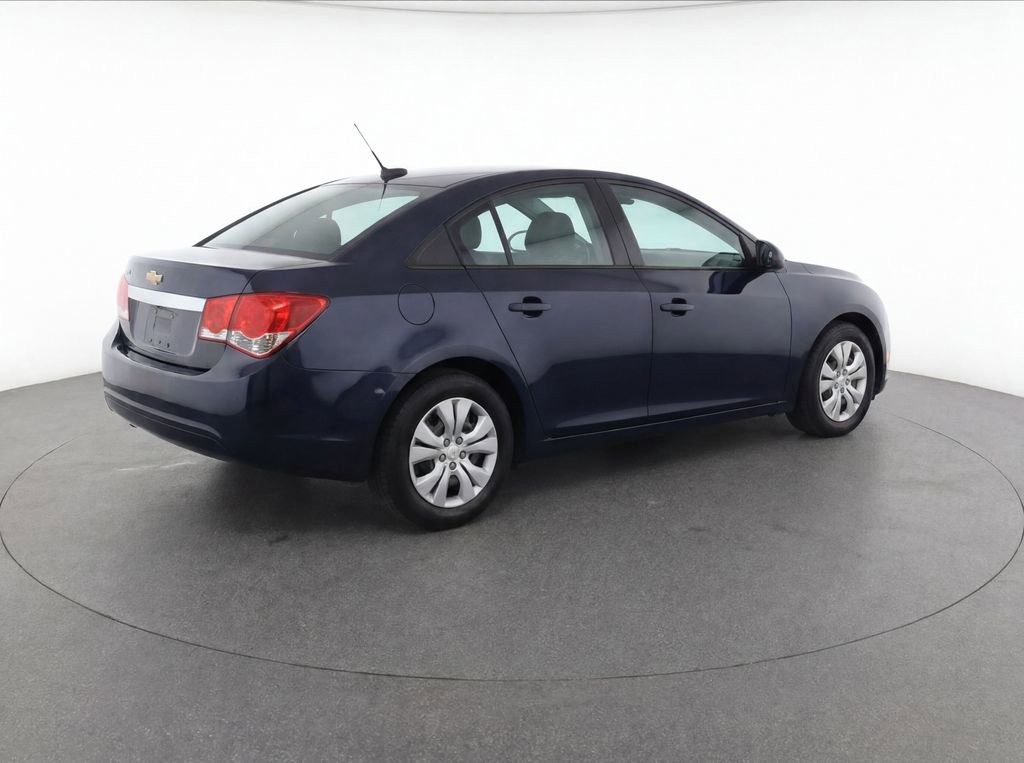 Used 2013 Chevrolet Cruze LS FWD image 4