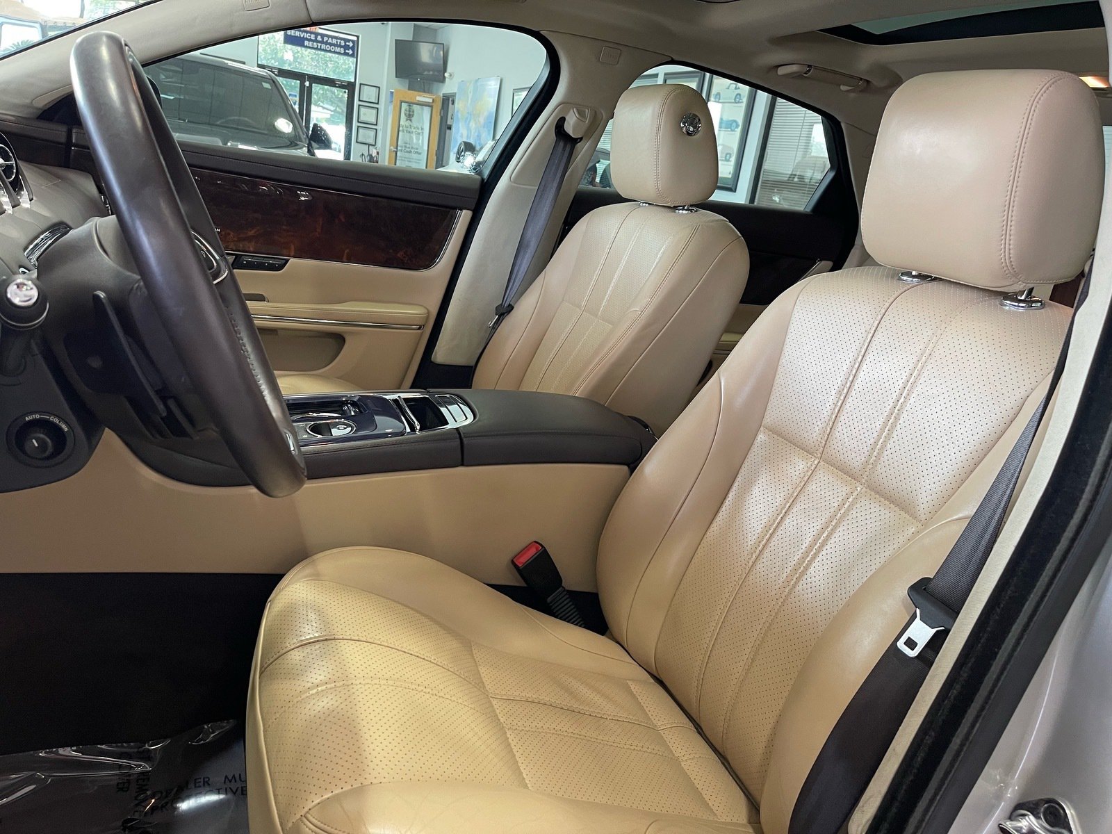 Used 2013 Jaguar XJ RWD image 26