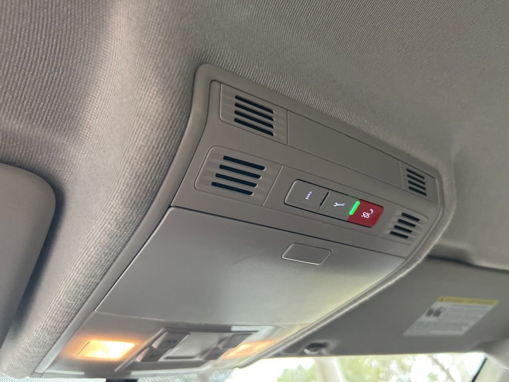 Used 2021 Volkswagen Tiguan SE image 38