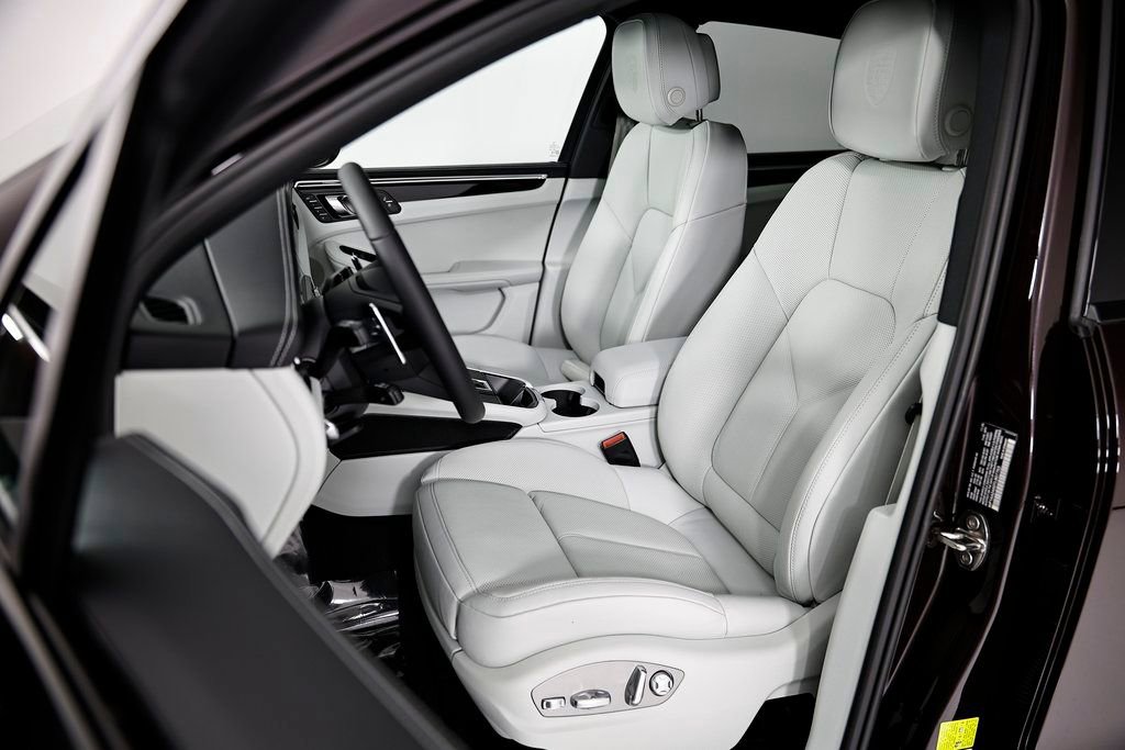 New 2026 Porsche Macan image 21