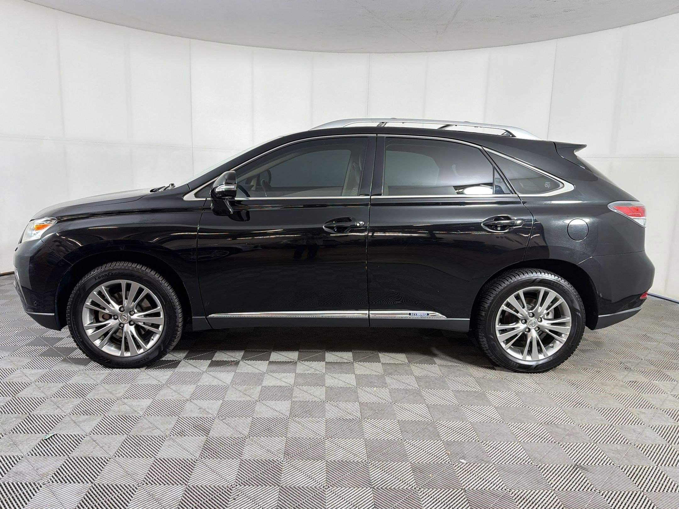 Used 2013 Lexus RX 450h AWD w/ Navigation Pkg image 2