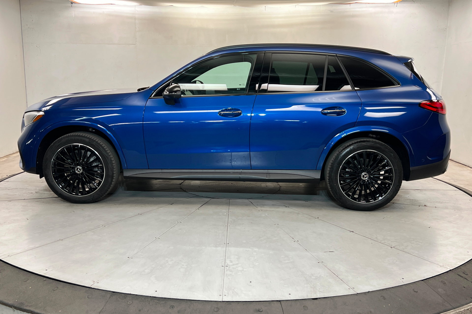New 2027 Mercedes-Benz GLC 300 4MATIC image 2