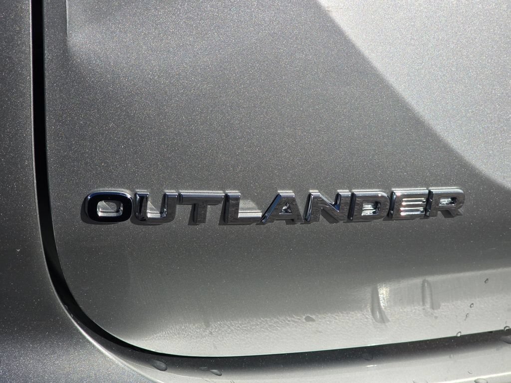 Used 2022 Mitsubishi Outlander SE AWD/4WD image 16