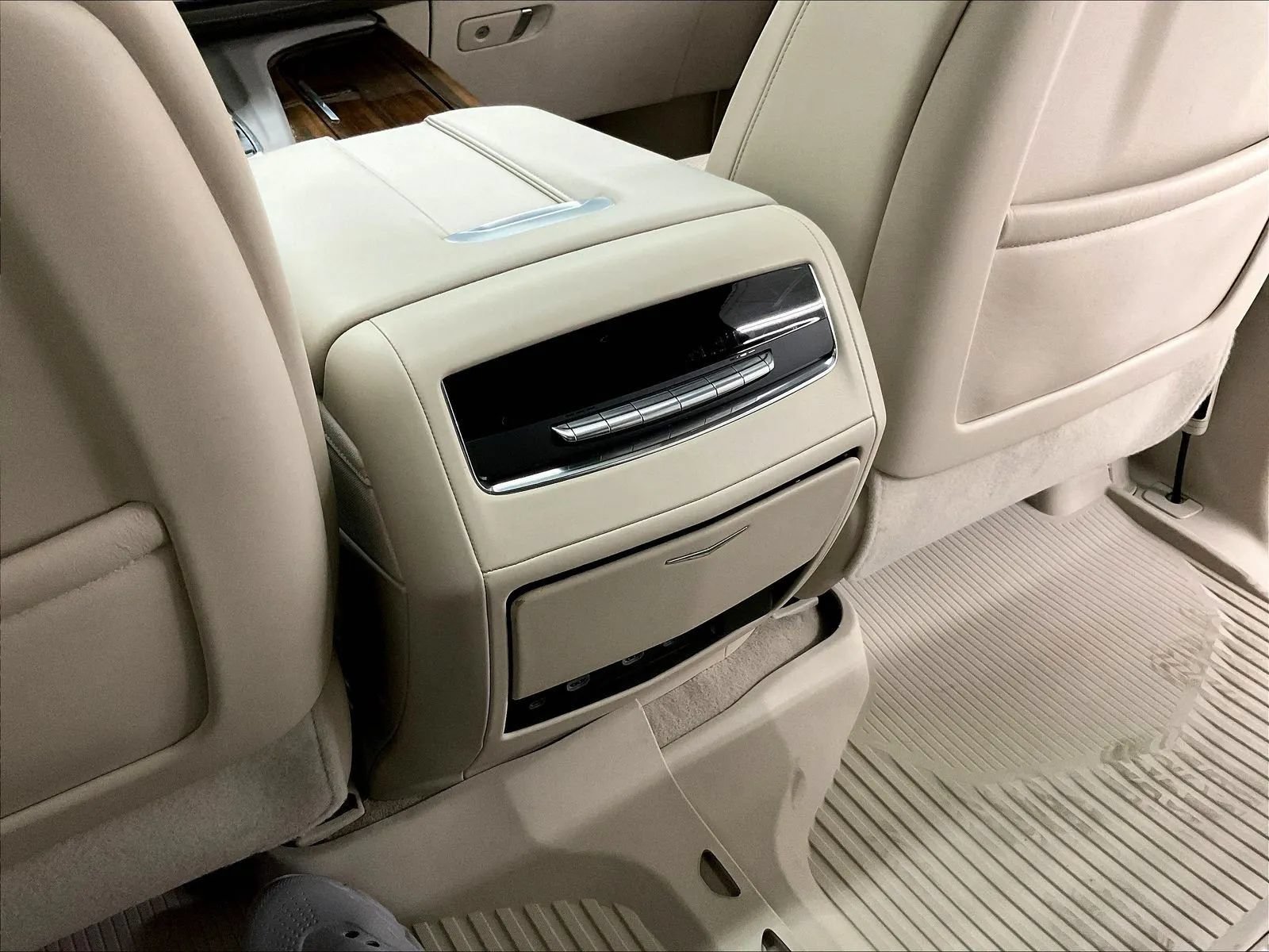 Used 2024 Cadillac Escalade Sport Platinum w/ LPO, ONYX Package AWD/4WD image 20