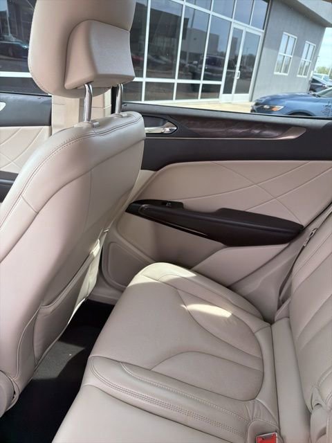 Used 2019 Lincoln MKC Reserve image 27