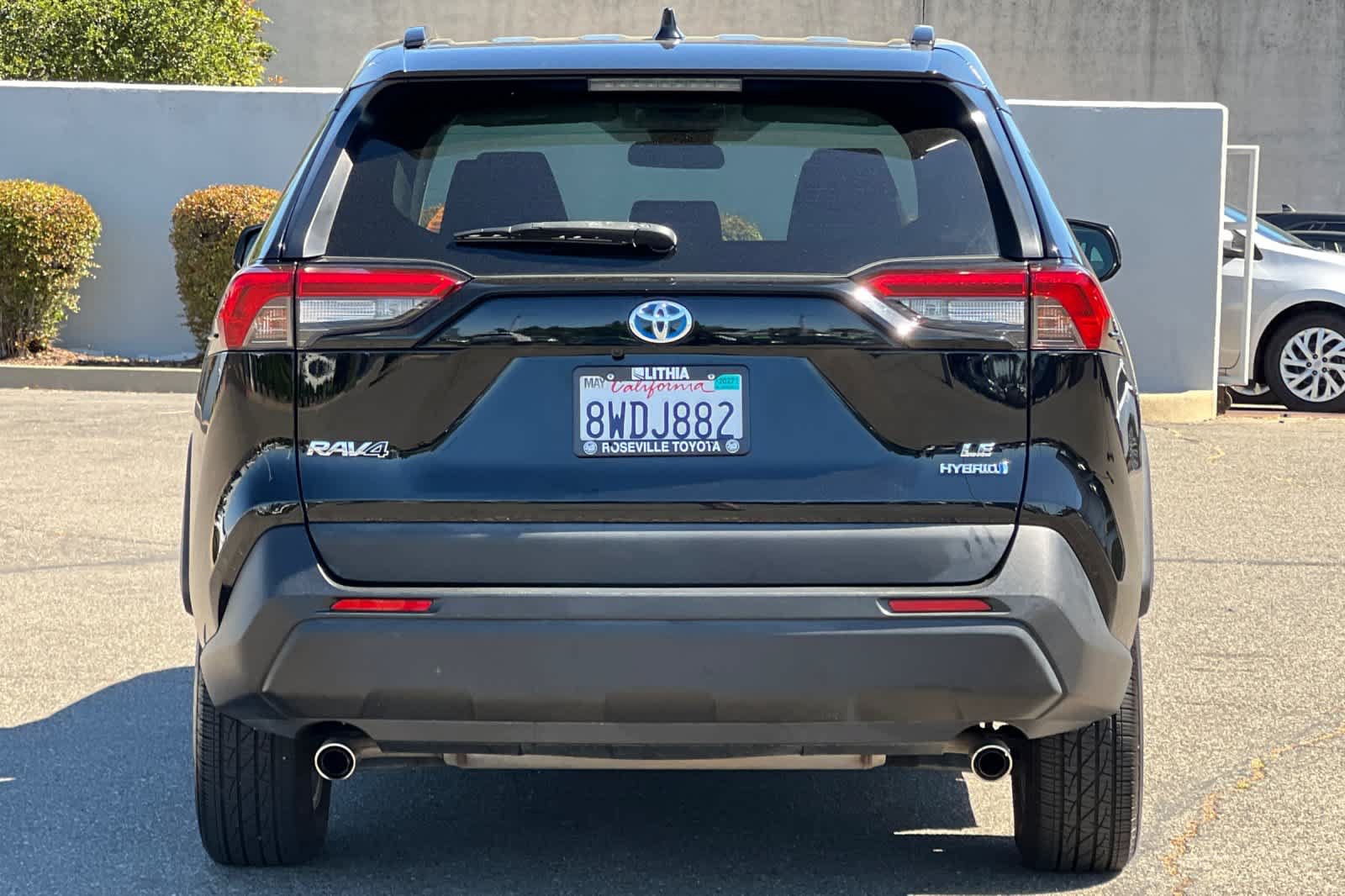 Used 2021 Toyota RAV4 LE AWD/4WD image 8