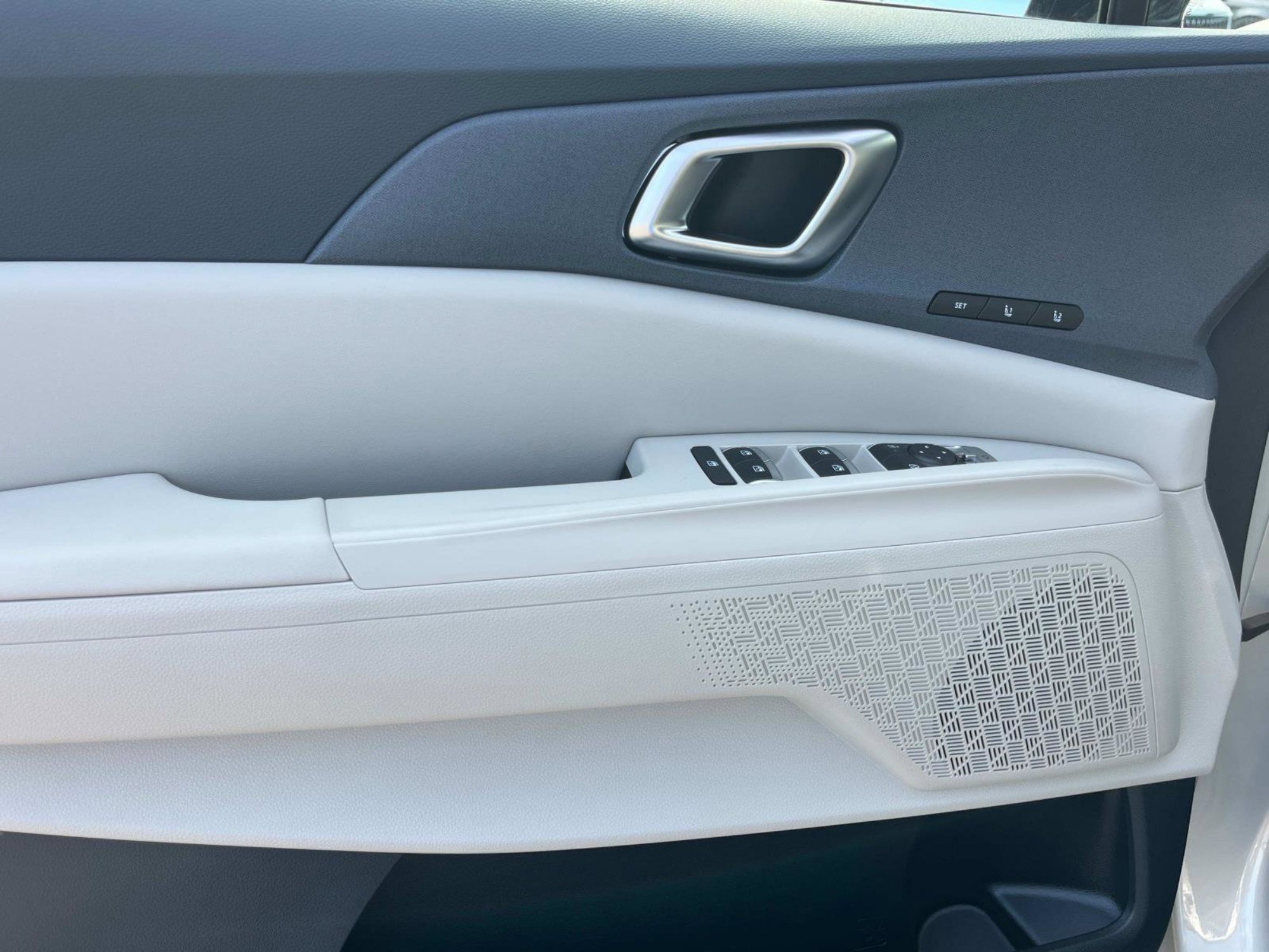 New 2026 Kia Carnival EX FWD image 22