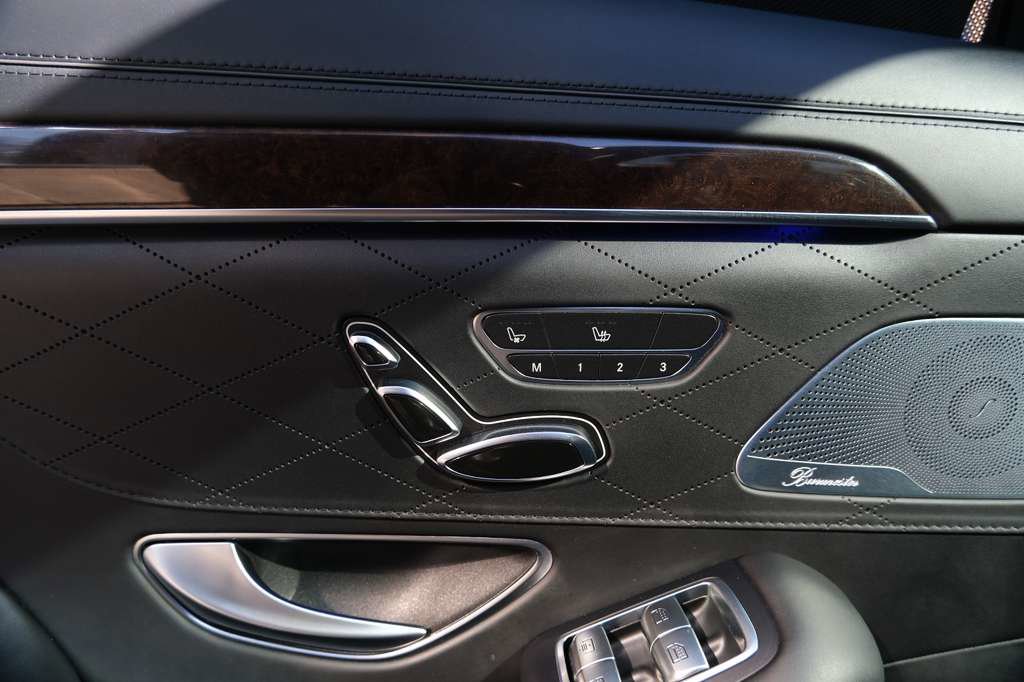 Used 2018 Mercedes-Benz S 560 4MATIC Sedan w/ Premium Package image 24