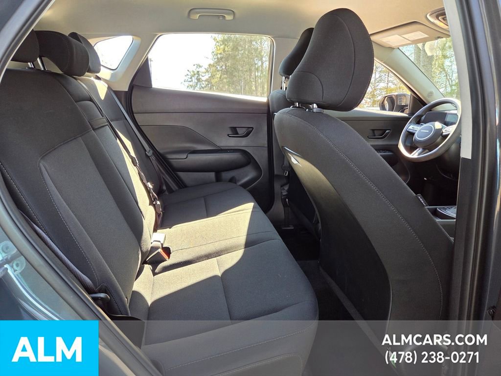 Used 2025 Hyundai Kona SE image 13