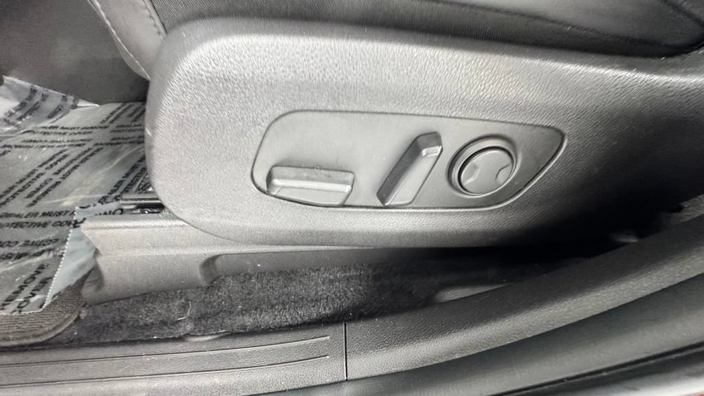 Used 2024 Kia Carnival LX FWD image 11