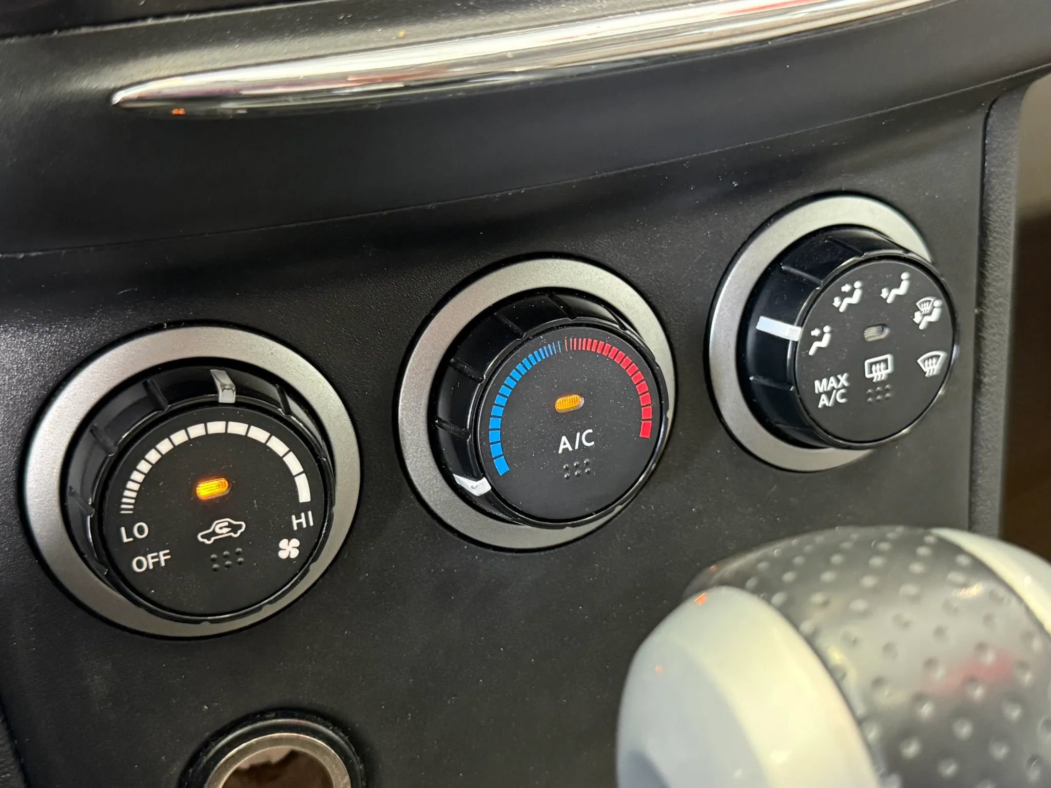 Used 2013 Nissan Rogue SV image 12