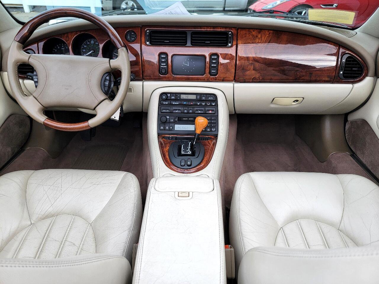 Used 2000 Jaguar XK8 Convertible image 28