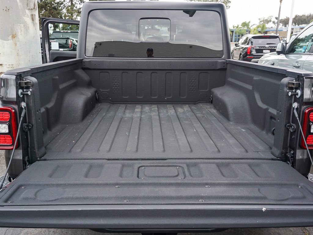 Used 2021 Jeep Gladiator Sport image 25