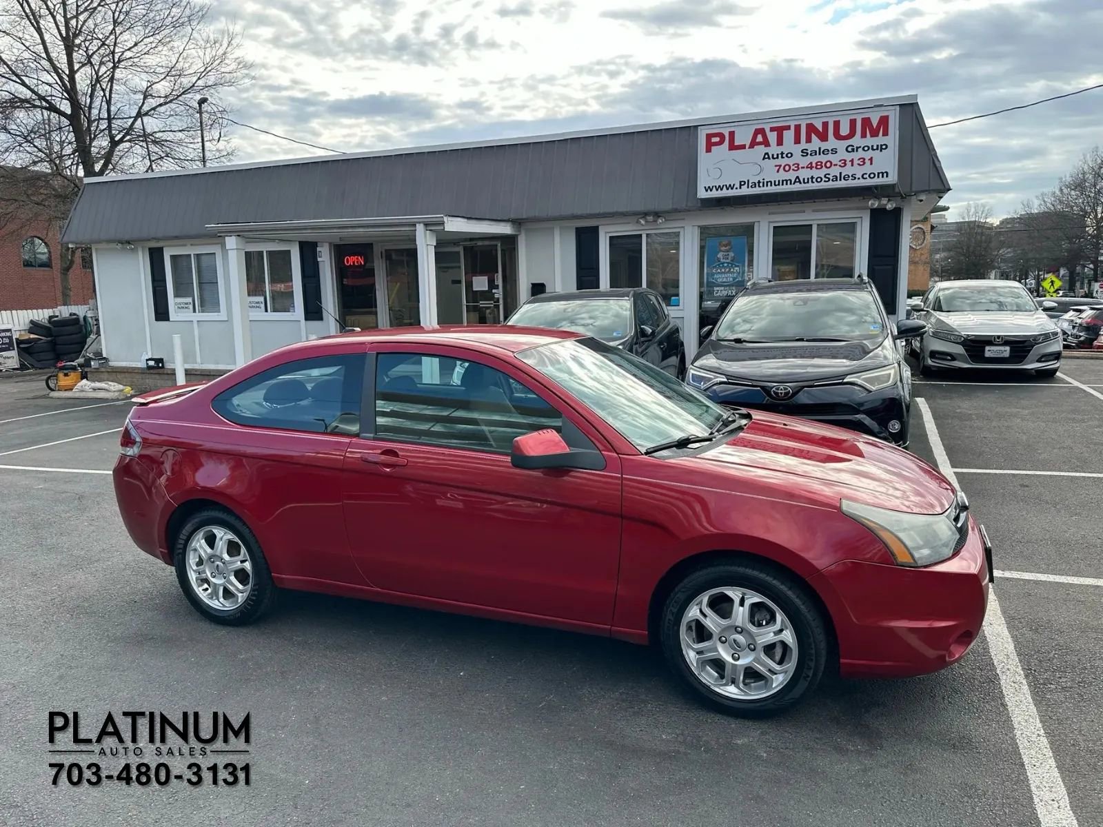 Used 2010 Ford Focus SE image 2