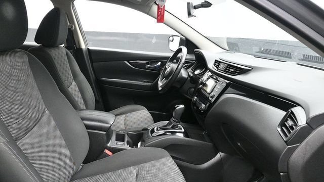 Used 2017 Nissan Rogue Sport SV w/ SV All-Weather Package AWD/4WD image 15