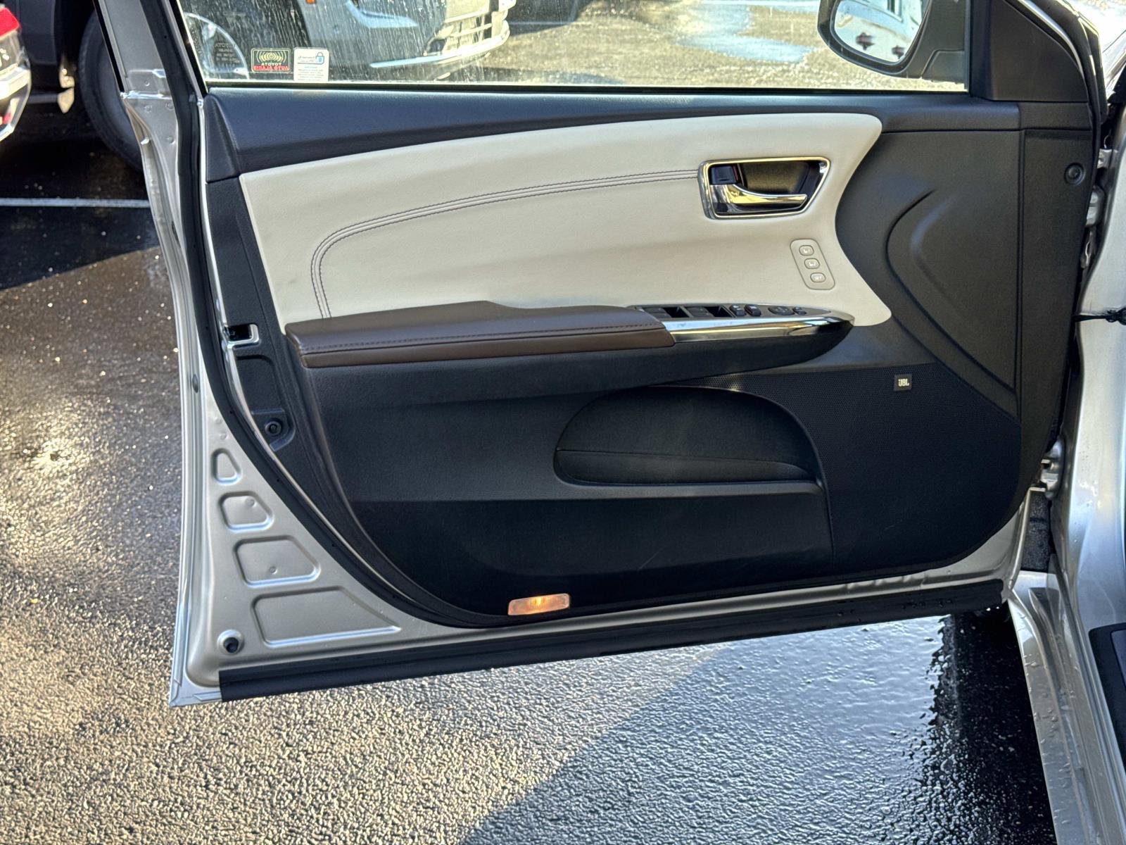 Used 2016 Toyota Avalon Limited w/ Toyota Safety Sense Package image 18