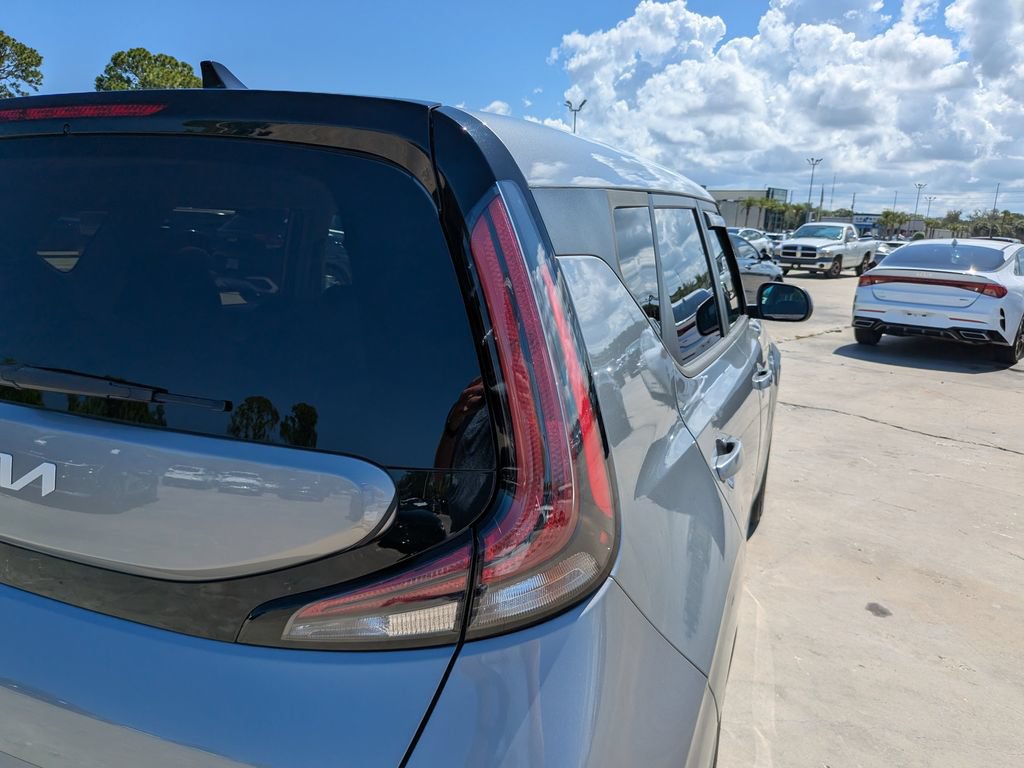 Certified 2023 Kia Soul S FWD image 11