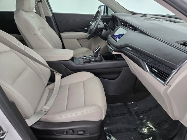Used 2022 Cadillac XT4 Premium Luxury w/ Enhanced Visibility Package image 3