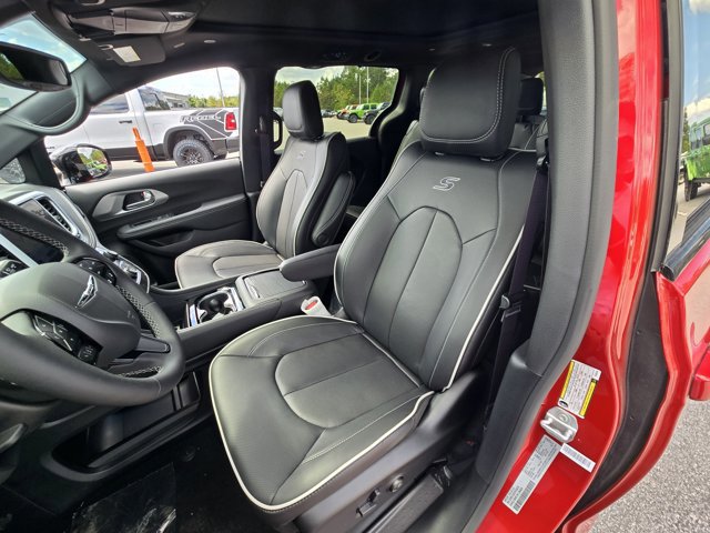 New 2026 Chrysler Pacifica Limited w/ S Appearance Package FWD image 26