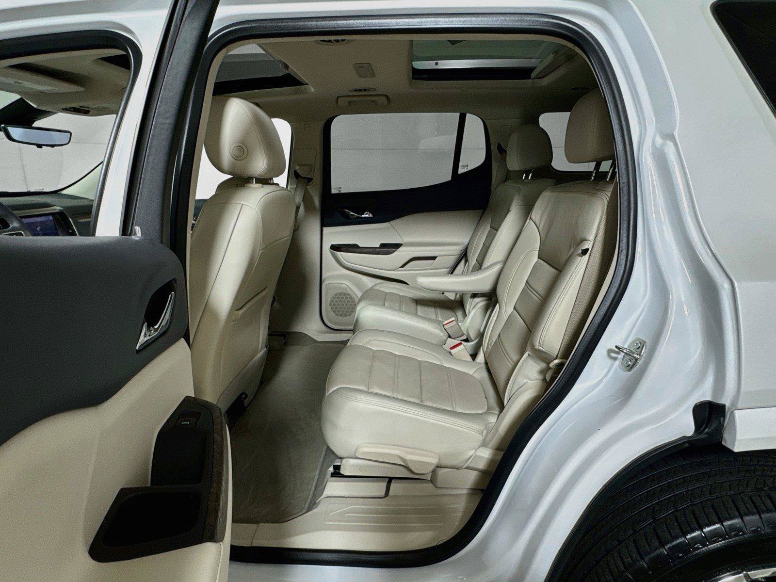 Certified 2023 GMC Acadia Denali w/ Denali Technology Package FWD image 24