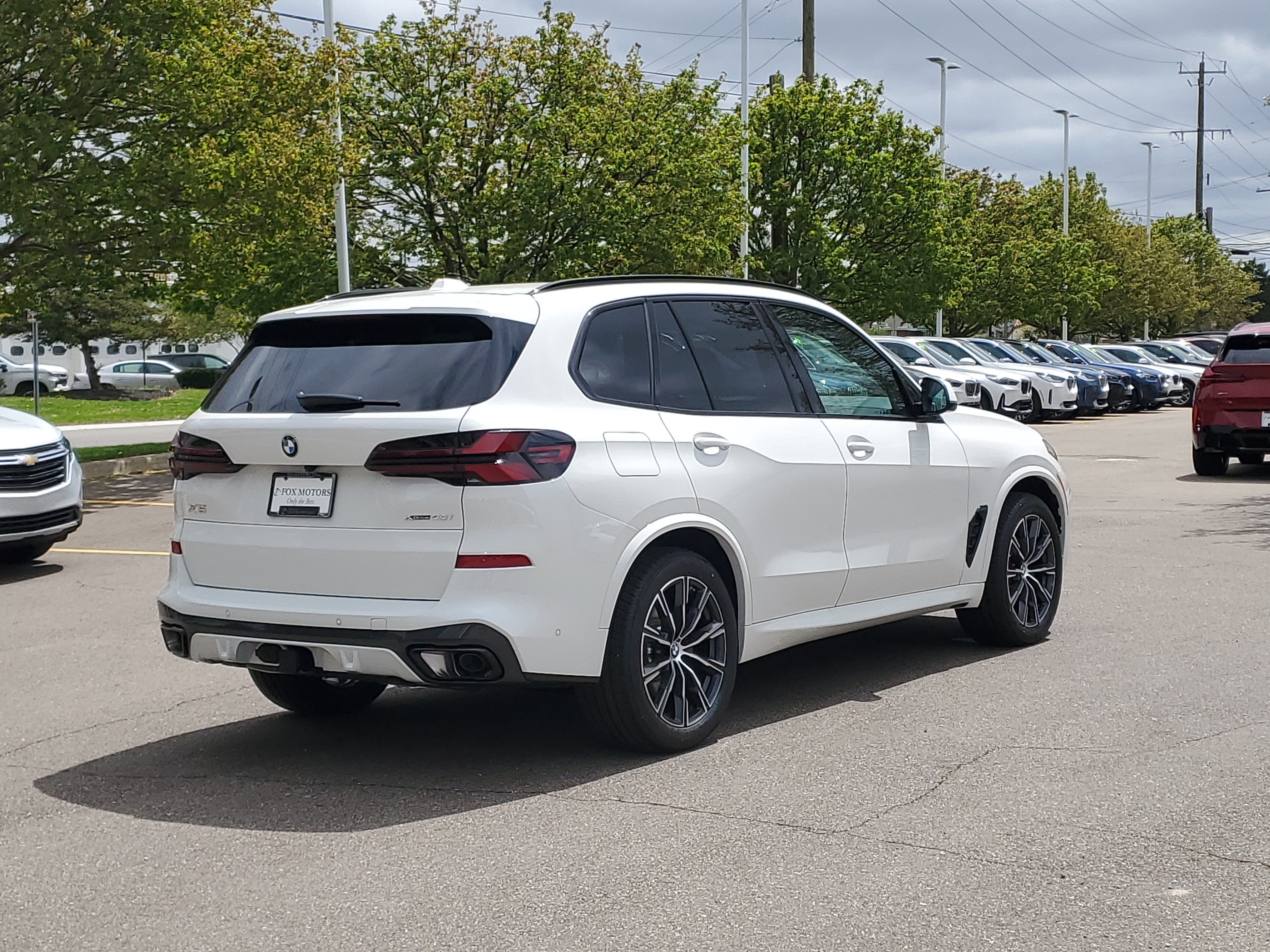New 2026 BMW X5 xDrive40i w/ M Sport Package AWD/4WD image 3