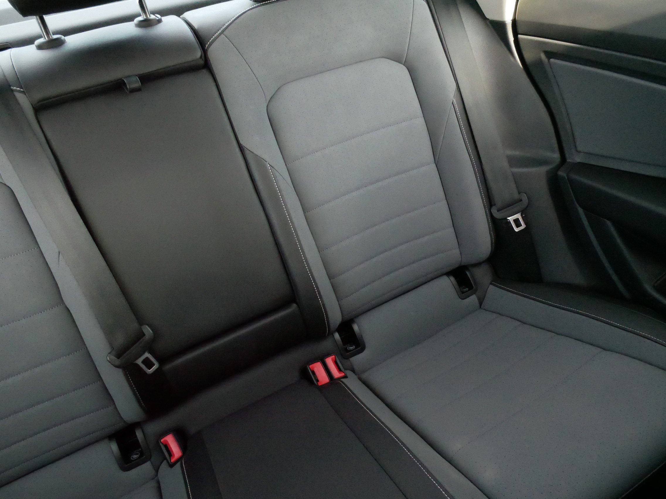 Certified 2025 Volkswagen Jetta SE w/ Sunroof Package image 14