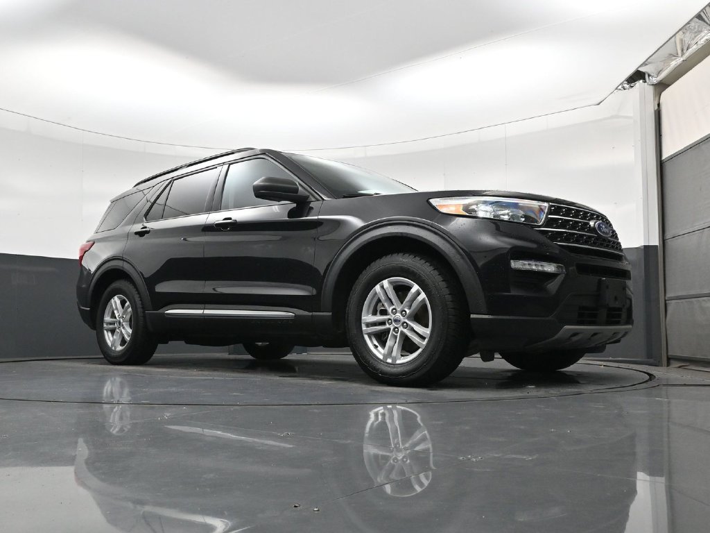 Used 2024 Ford Explorer XLT w/ Equipment Group 202A RWD image 26