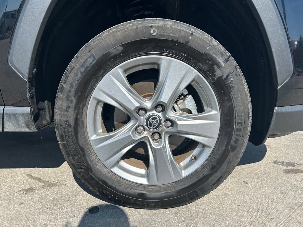 Used 2025 Toyota RAV4 XLE AWD/4WD image 32