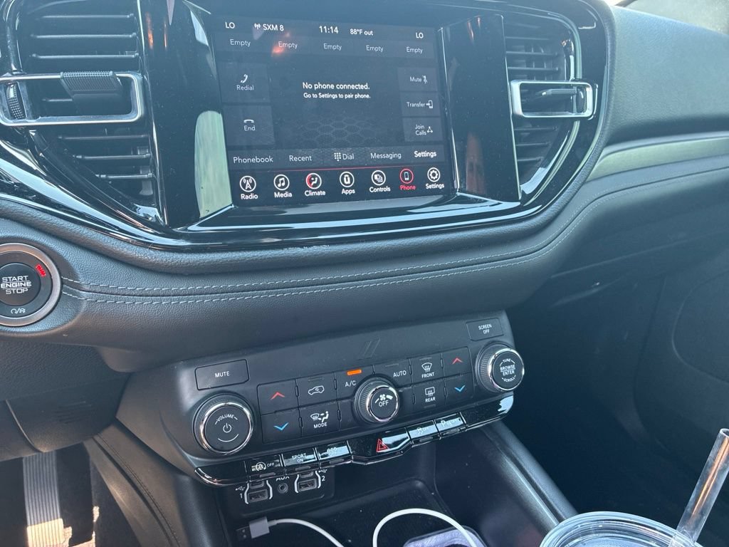 Used 2022 Dodge Durango SXT w/ Blacktop Package AWD/4WD image 7