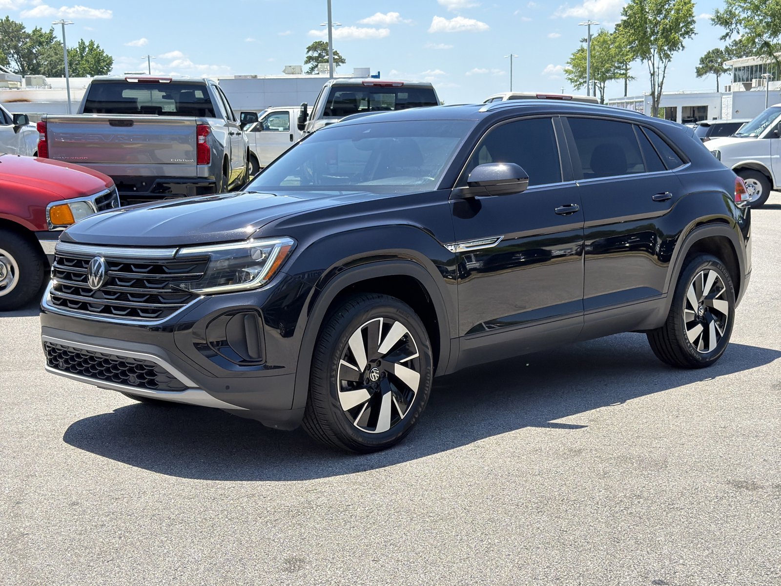 Used 2024 Volkswagen Atlas Cross Sport SE FWD image 7