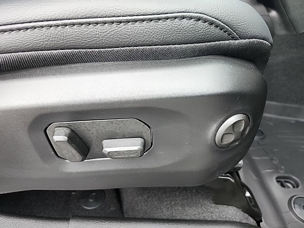 New 2025 Jeep Wrangler Sahara image 15