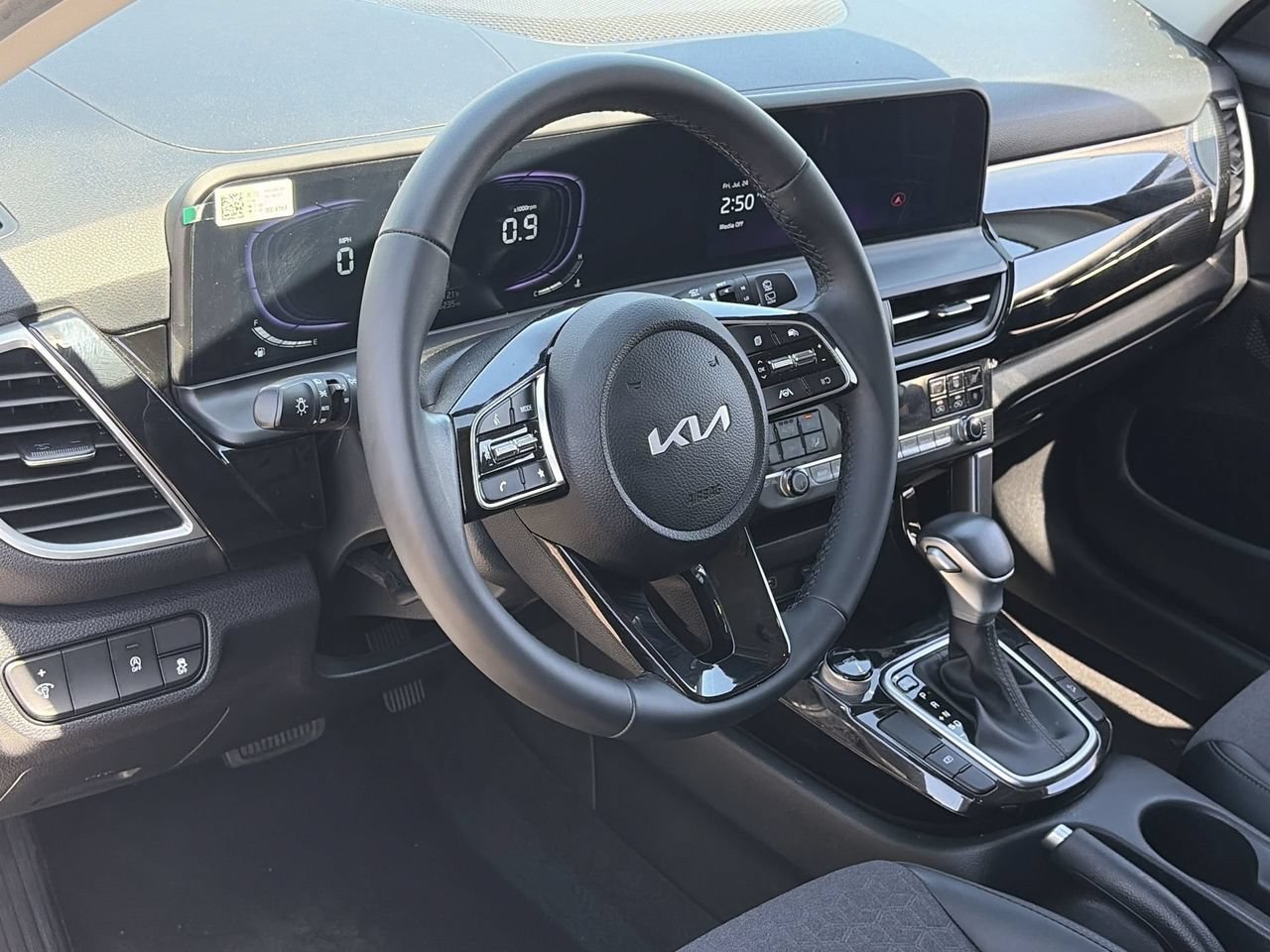 Certified 2025 Kia Seltos S FWD image 17