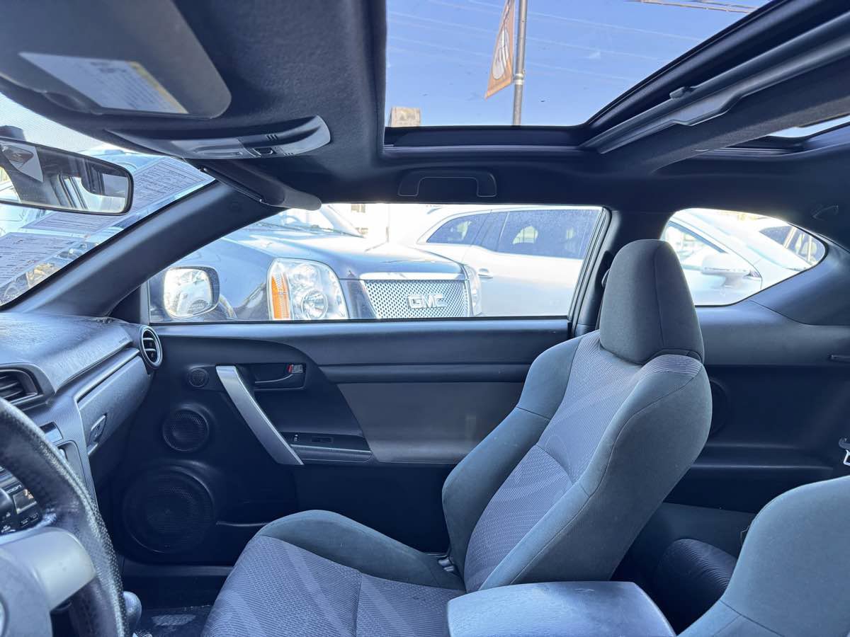 Used 2012 Scion tC FWD image 32