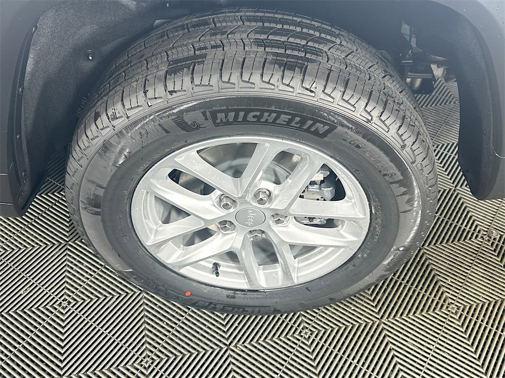 New 2025 Jeep Grand Cherokee Laredo X image 16