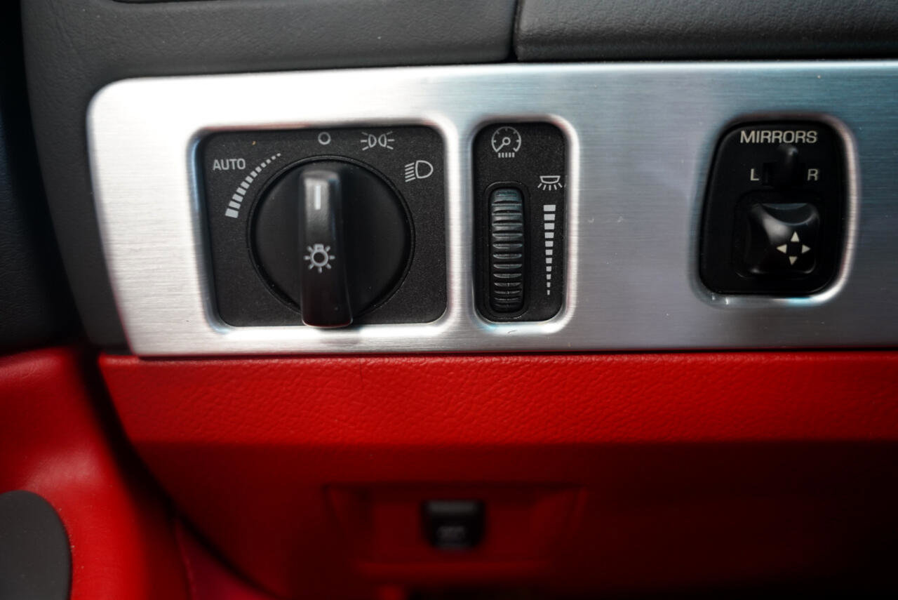 Used 2002 Ford Thunderbird image 19