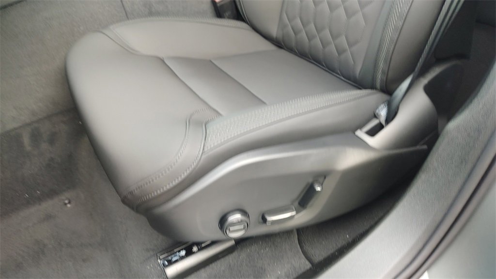 New 2026 Volvo XC60 B5 Plus w/ Climate Package image 10