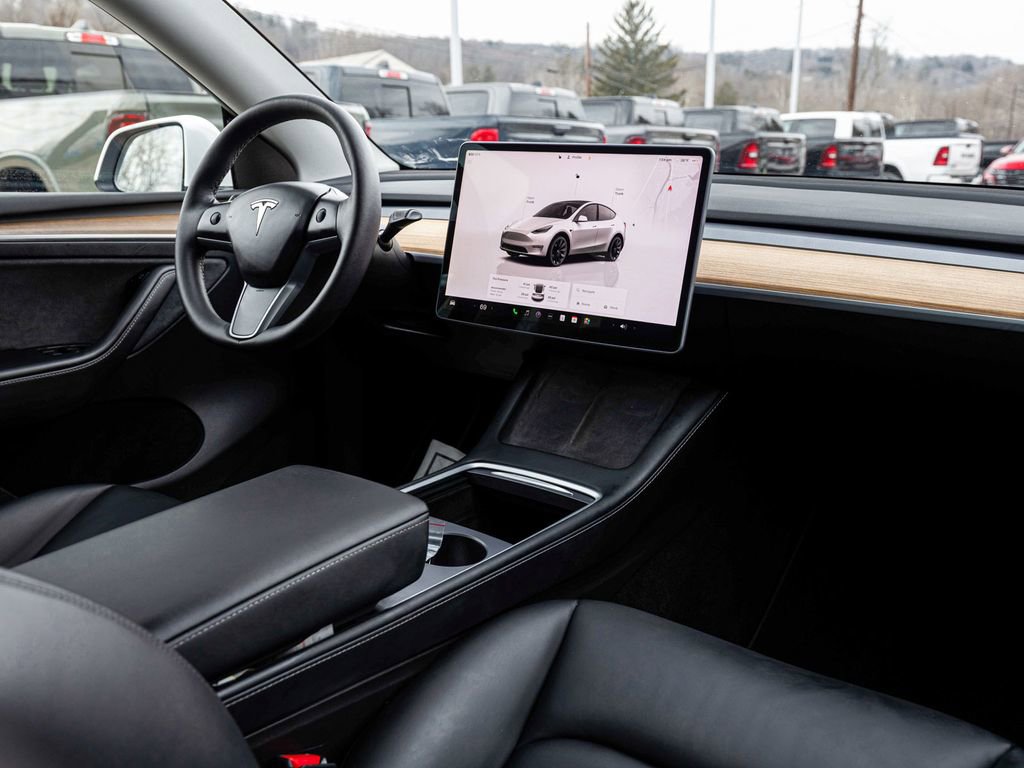 Used 2023 Tesla Model Y Long Range image 29