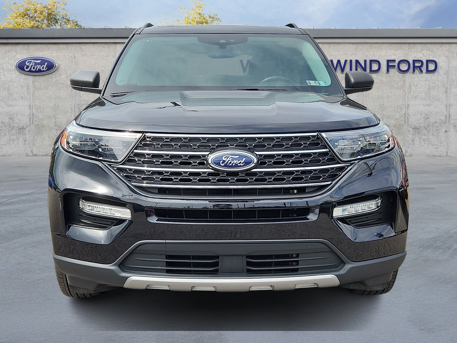 Used 2023 Ford Explorer XLT w/ Equipment Group 202A AWD/4WD image 2