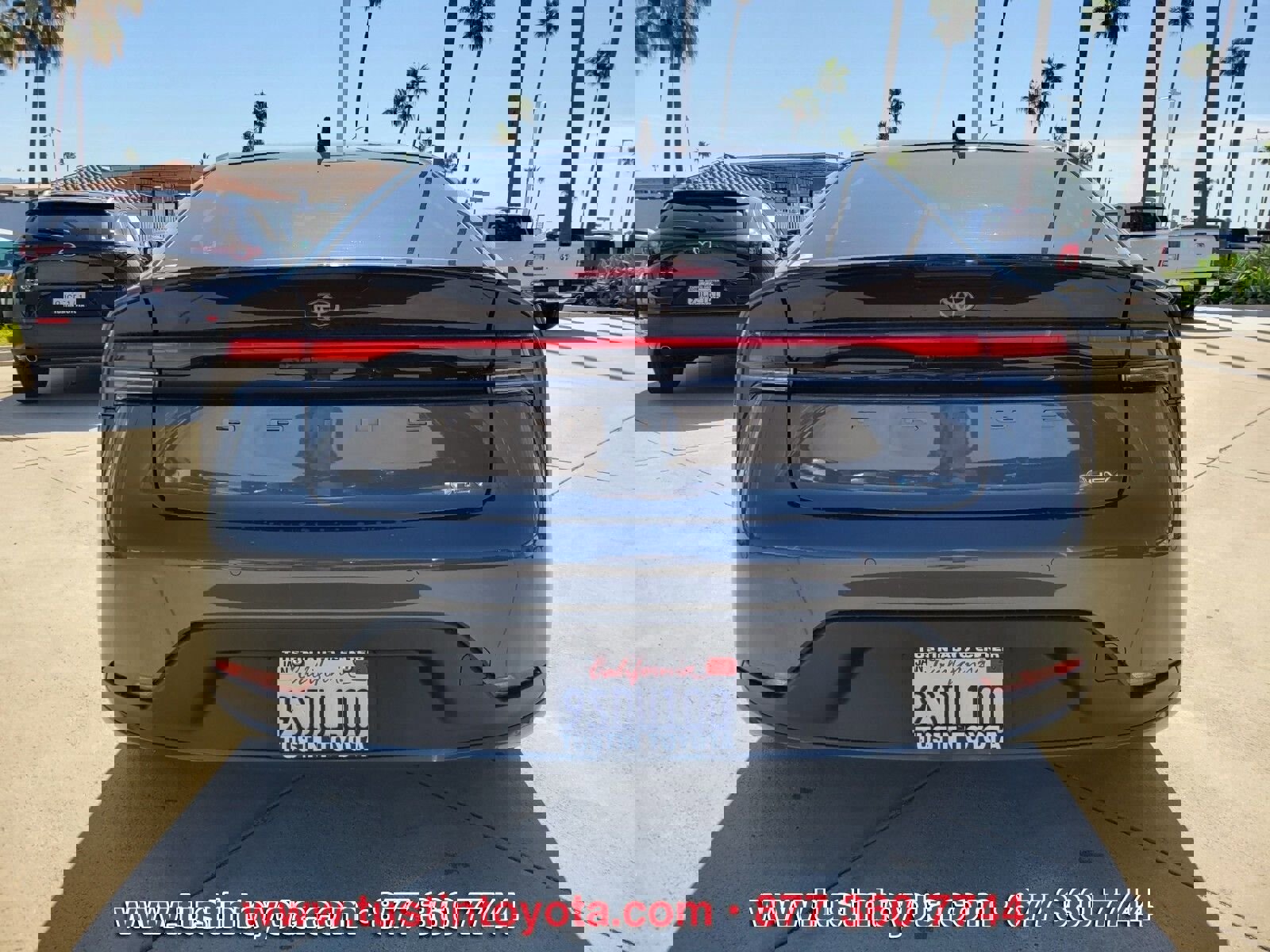 Used 2024 Toyota Prius LE FWD image 5