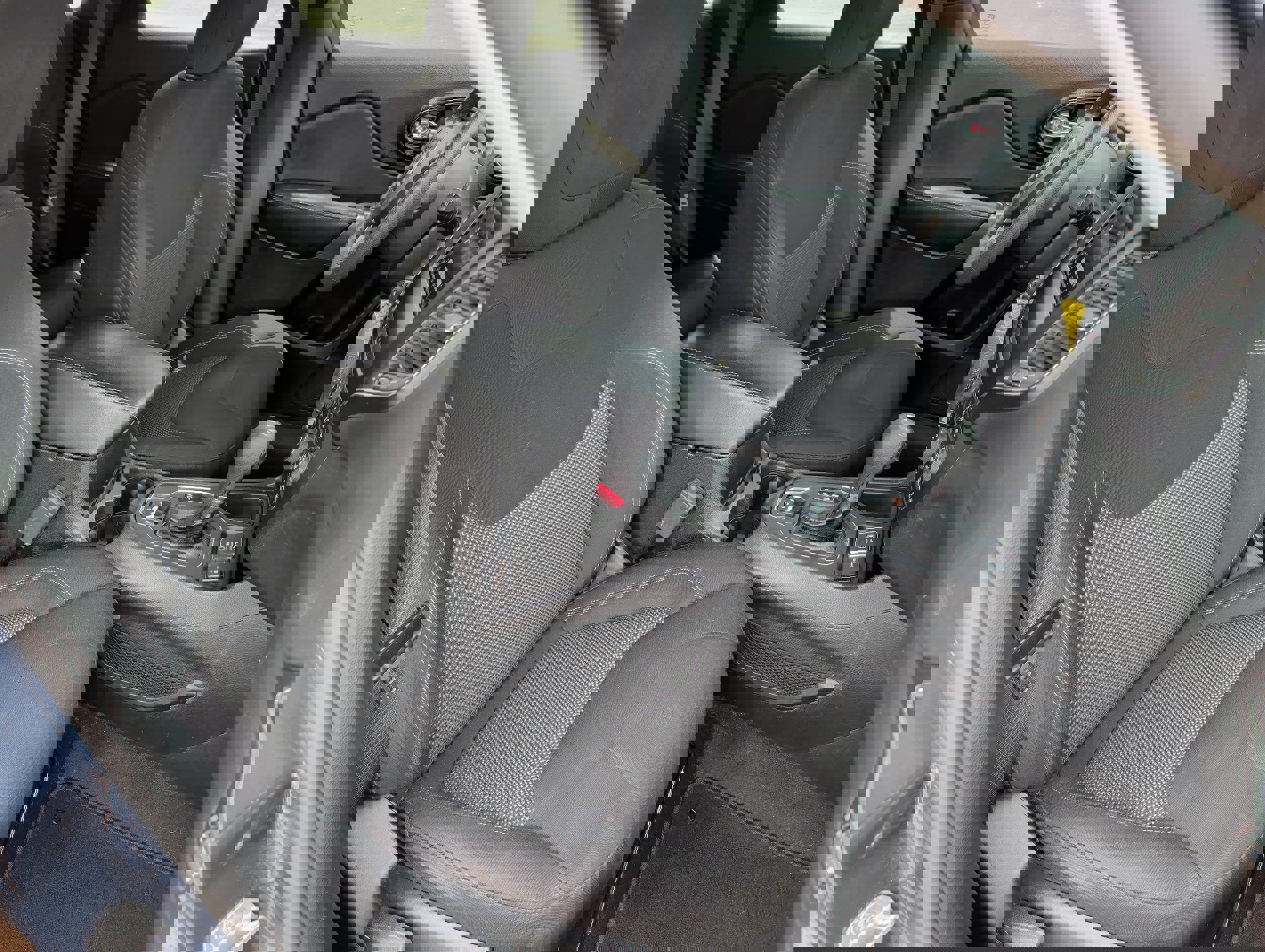 Used 2020 Jeep Cherokee Latitude image 17