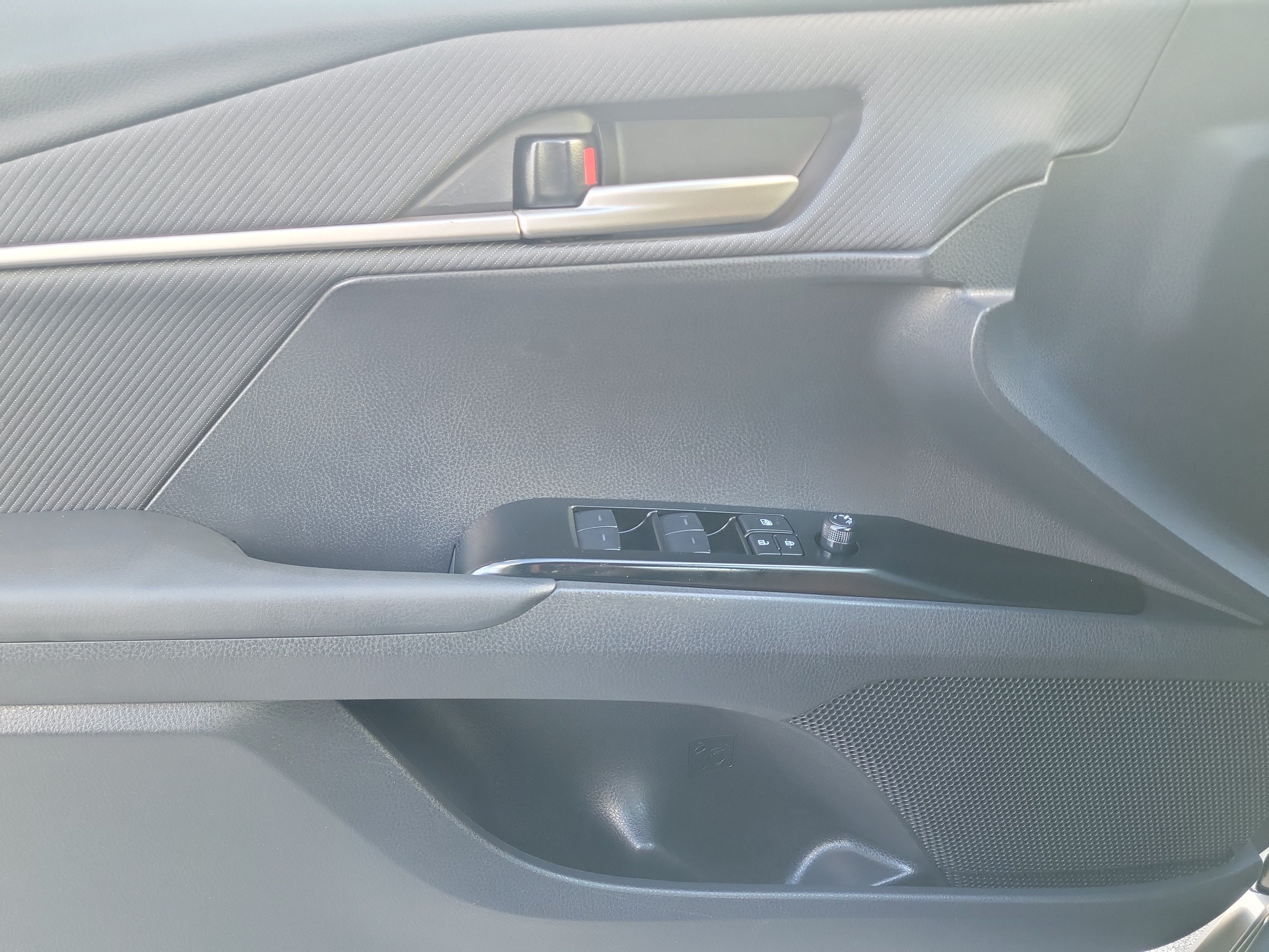 Used 2026 Toyota Camry SE FWD image 33