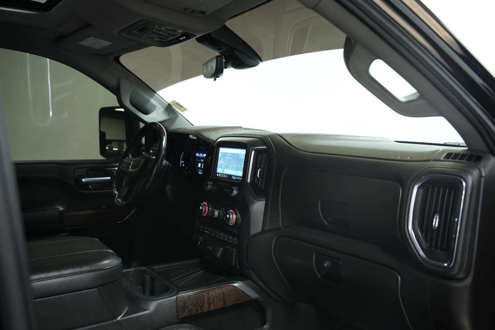 Used 2023 GMC Sierra 2500 Denali w/ Denali Black Diamond Edition image 18