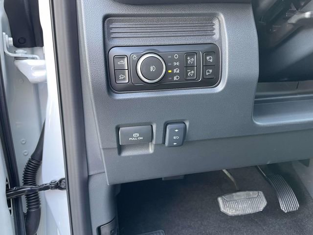 New 2026 Ford F250 Lariat w/ Black Appearance Package image 15