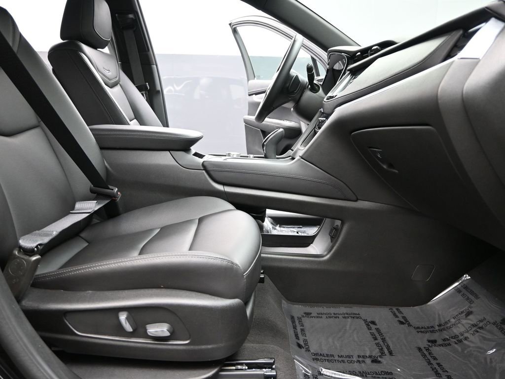 Certified 2025 Cadillac XT5 Luxury w/ LPO, Floor Liner Package image 23