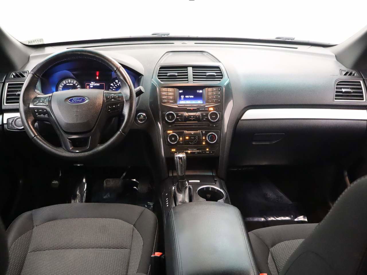 Used 2017 Ford Explorer XLT image 15